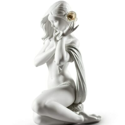 Gifts Lladró  | Subtle Moonlight Woman Figurine. White. Limited Edition