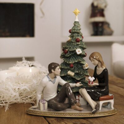 Gifts Lladró  | A Romantic Christmas Couple Figurine. Limited Edition